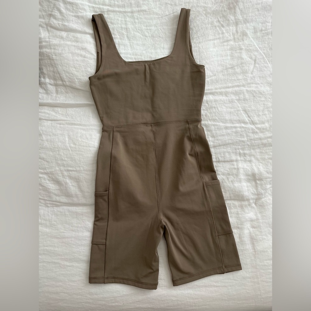 Oak + Fort Romper with Side Pockets 7” XS Taupe